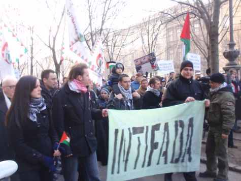 Jobbikos tüntetők terrorra bíztatnak.